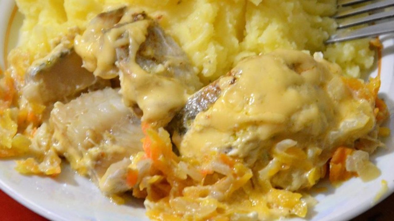 Минтай, запеченный в духовке с картошкой: рецепты, особенности приготовления