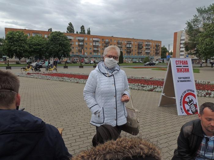 О чем говорят люди в очереди на пикете в Пинске